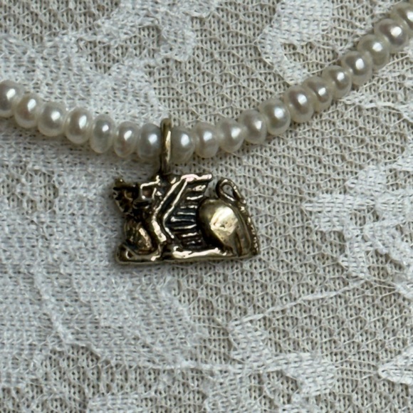 Pearl Necklace With Winged Lion Pendant. Made in Italy. From the Vatican Shop. - Picture 2 of 8